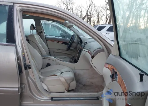 2005 Mercedes-Benz E 320 4Matic z USA, uszkodzony, nr VIN WDBUF82J25X168823